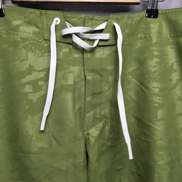 Under Armour Mens Swim Trunks Shorts size 38 Green Camo Lace Up Zipper Pocket - Picture 7 of 11